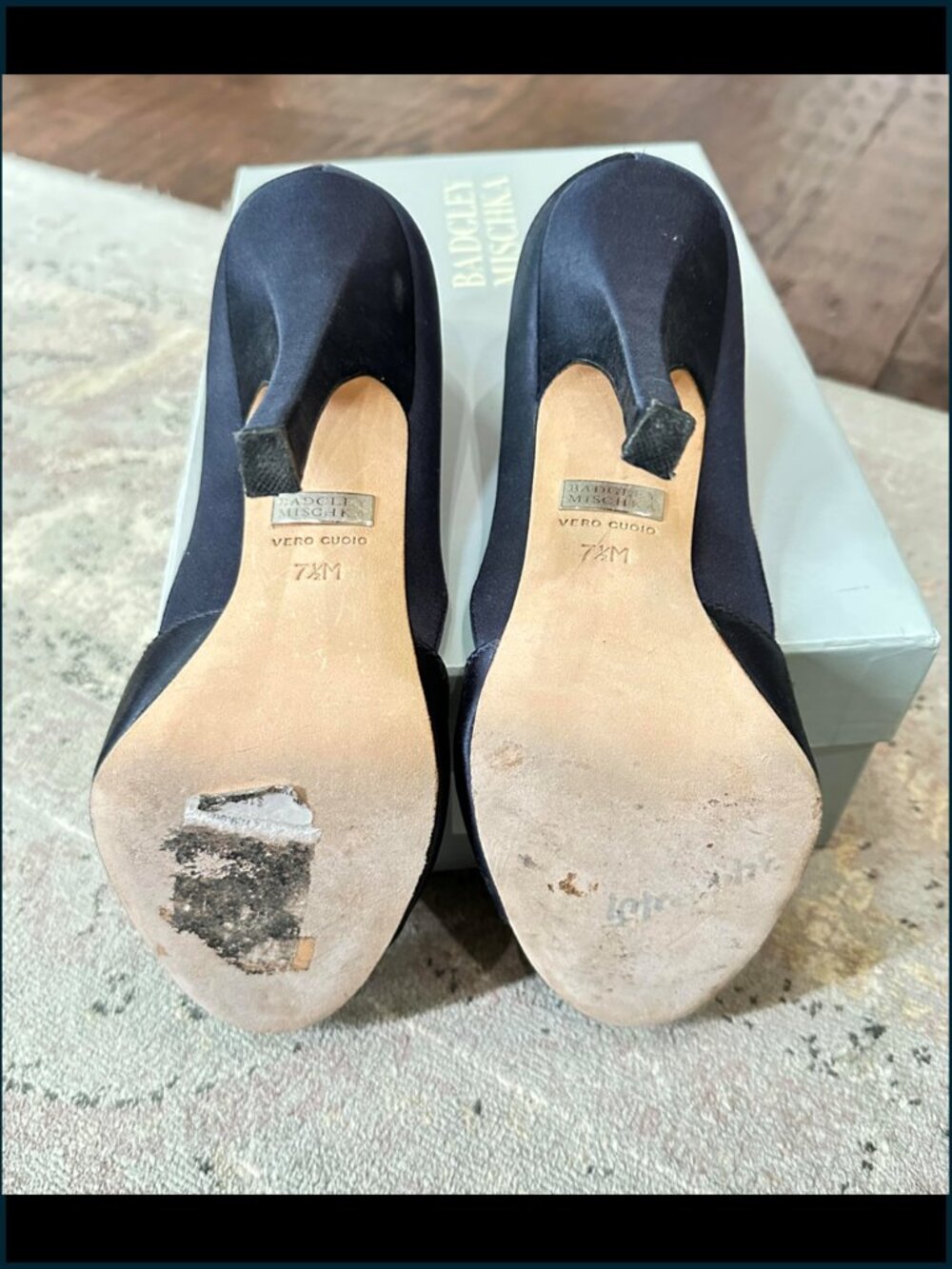 Badgley Mischka Hyde Heels/Pumps Navy Blue Satin & Silk Sz 7.5 - Picture 5 of 6